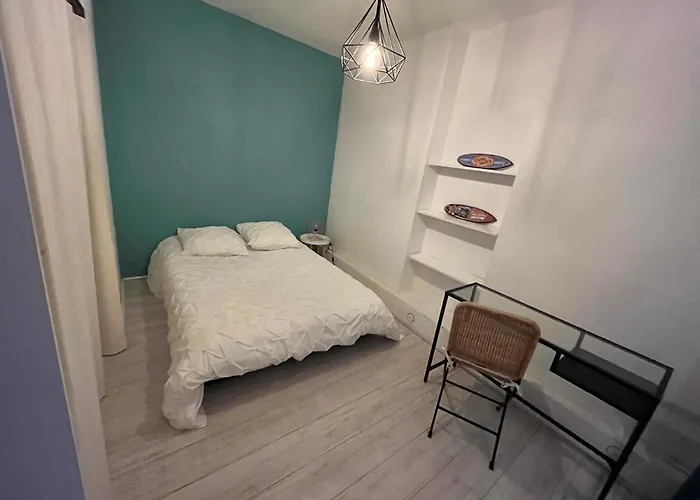Cosy Avec Balcon, Centre Historique Appartement *